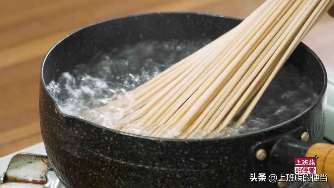 超简单的冷锅串串的做法,冷锅串串的家常做法及配方