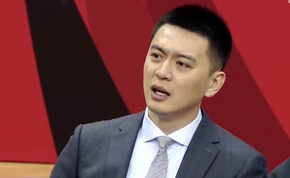 辽宁队杨鸣与郭艾伦讨论三分落地,郭艾伦22分逆转封神杨鸣