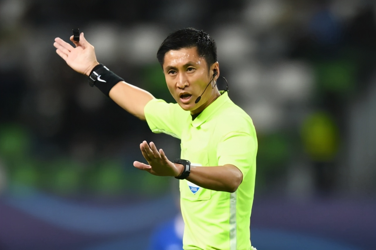 裁判再引争议中国足球,中国足协怎样来拯救中国足球