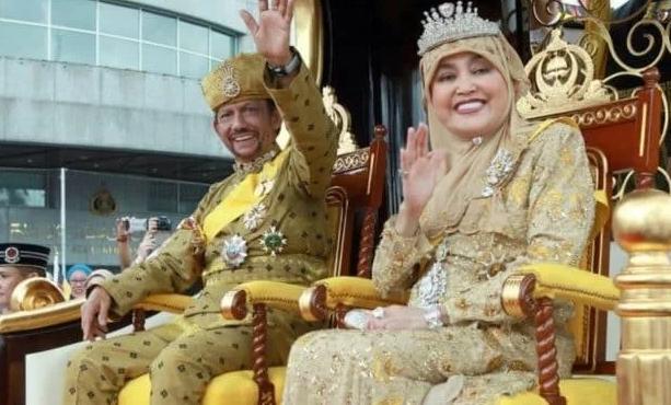 文莱国王7000辆豪车,文莱国王黄金劳斯莱斯