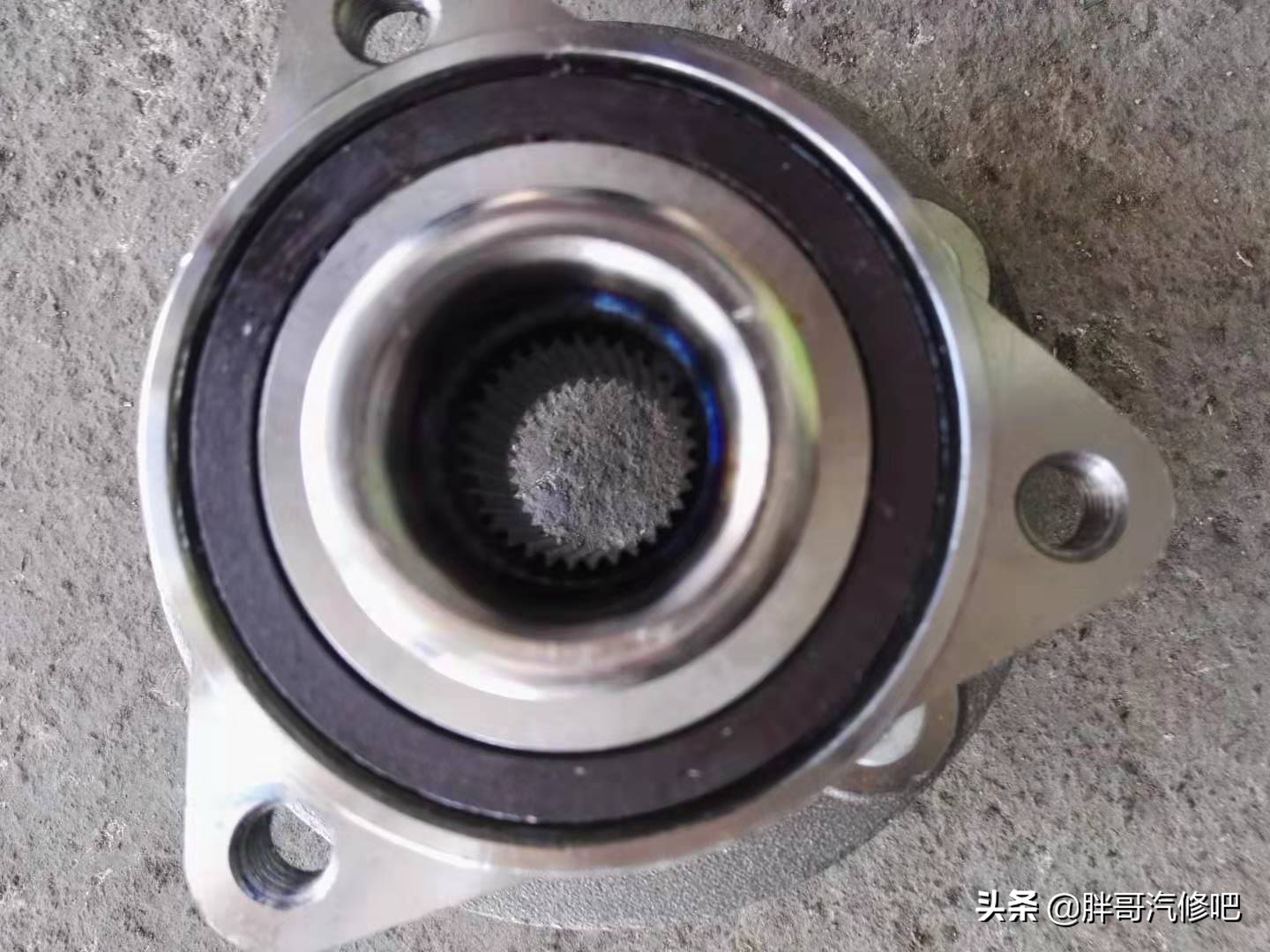 车辆行驶时前轮叽叽叽异响,行车中前轮突然有异响是怎么回事