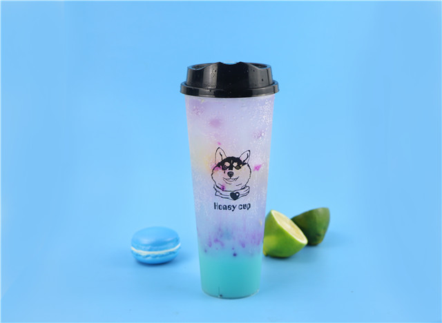 在奶茶店工作累不累,奶茶店上班压力大吗