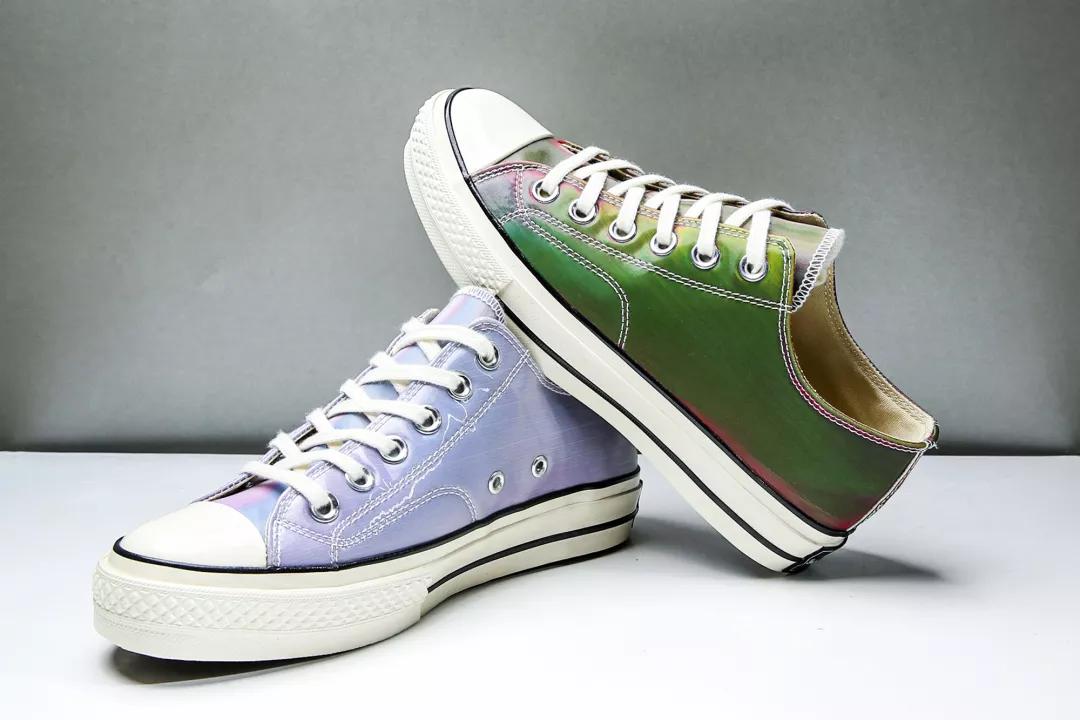 这双5D“变色鞋”火了，让光来决定颜色，做这条gai上最亮的崽