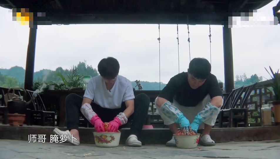 彭昱畅陈赫邓超吃花生,快乐大本营陈赫拿鸡肝