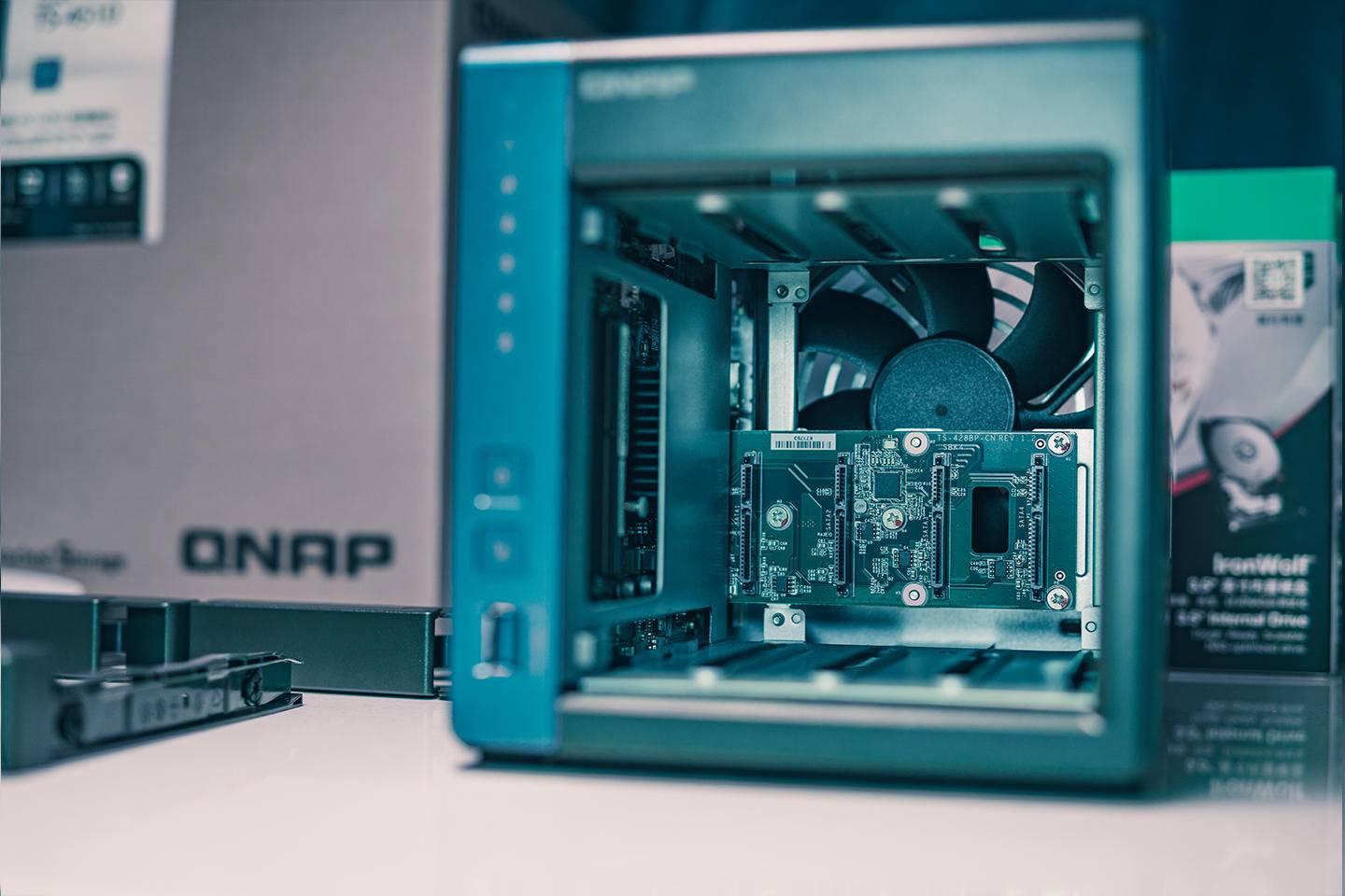 家庭娱乐影音中心，支持4K，威联通451D新人上手配置简介