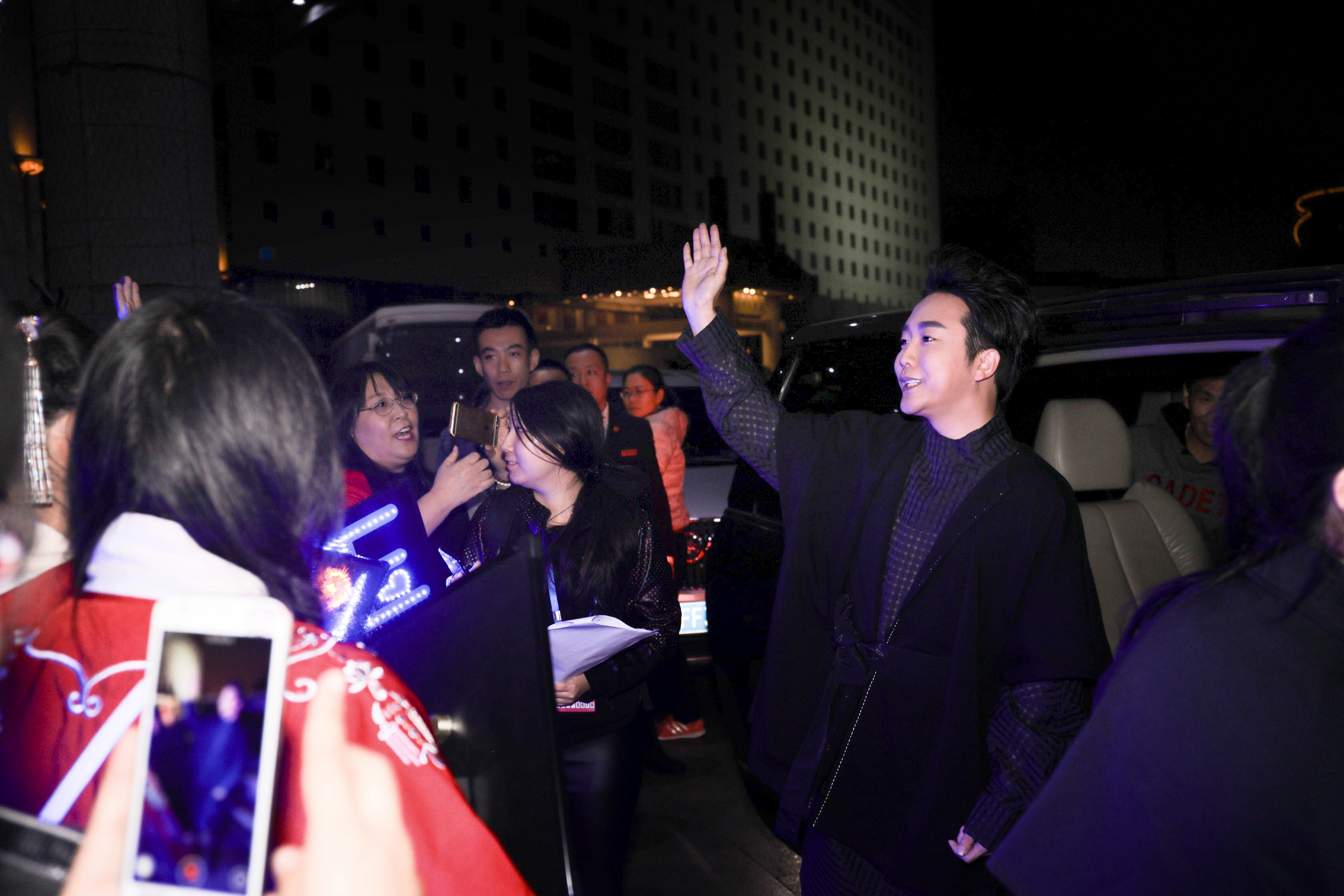 李玉刚被观众围观,李玉刚被网红包围是什么节目