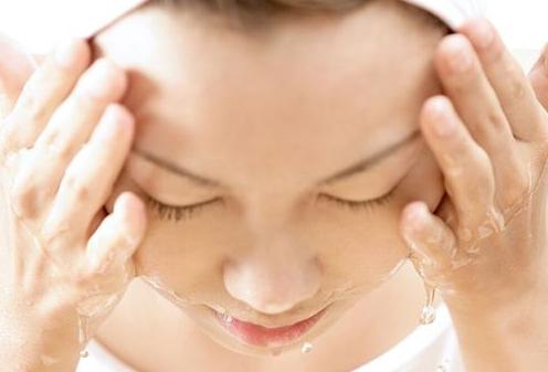 鼻子上挤出螨虫分泌物怎么处理,鼻头上挤出的黄色颗粒是什么