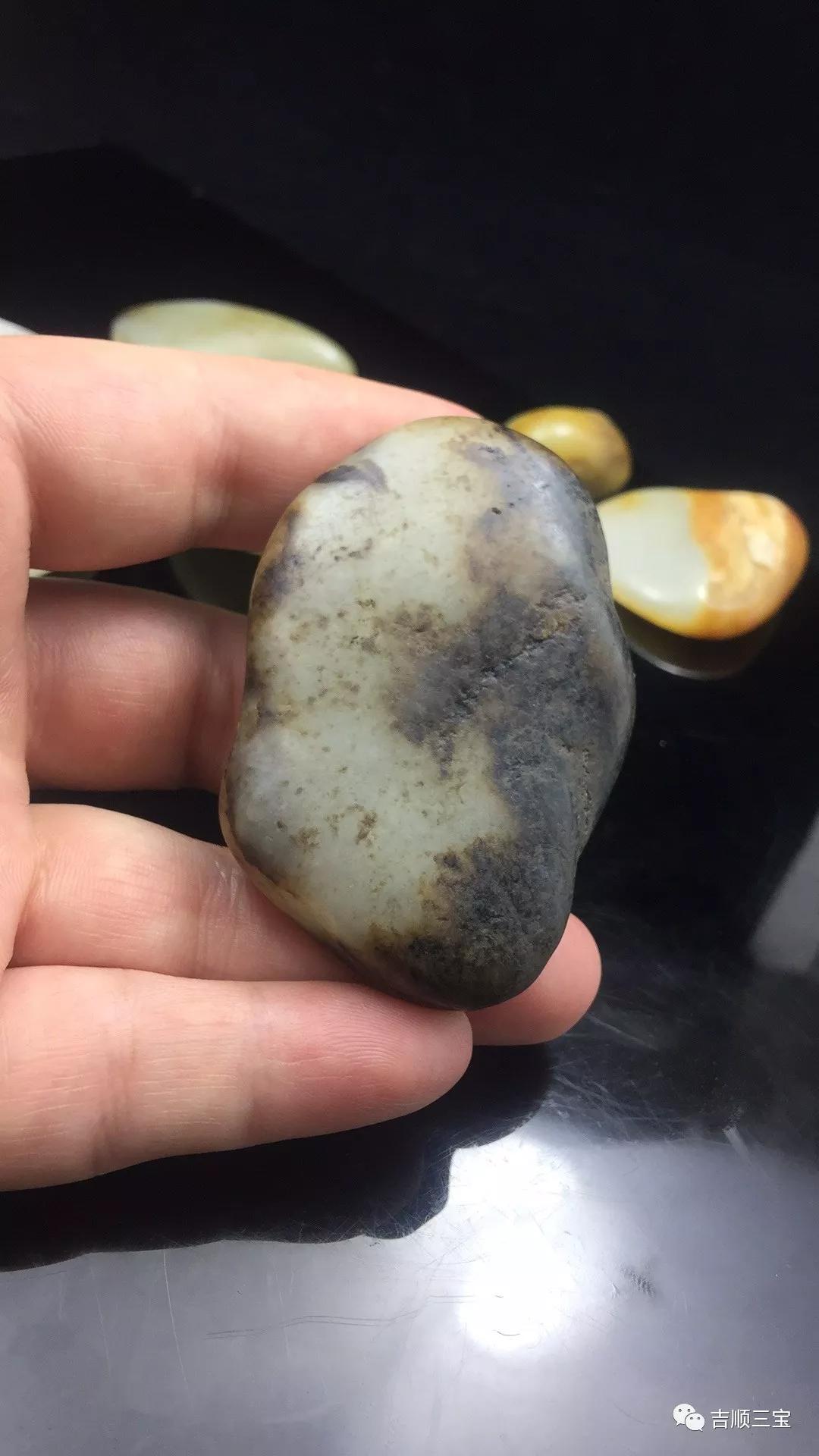 籽料原石很便宜吗,籽料买的时候没白点