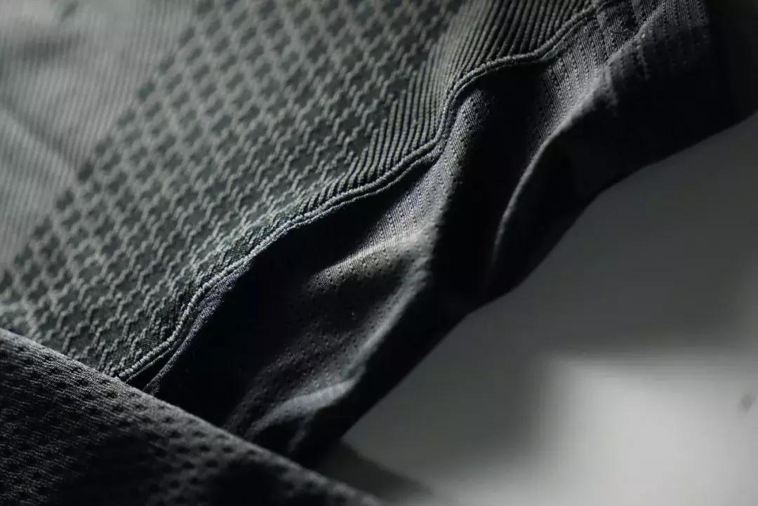 王的新衣,阿迪达斯官网羽毛球速干衣