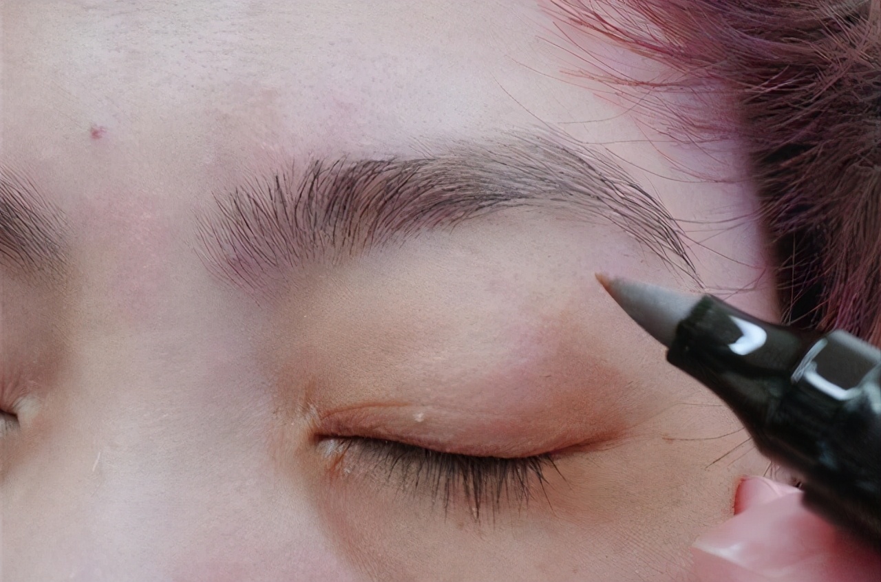 纹过眉毛的人都后悔了吗,纹过眉的女生