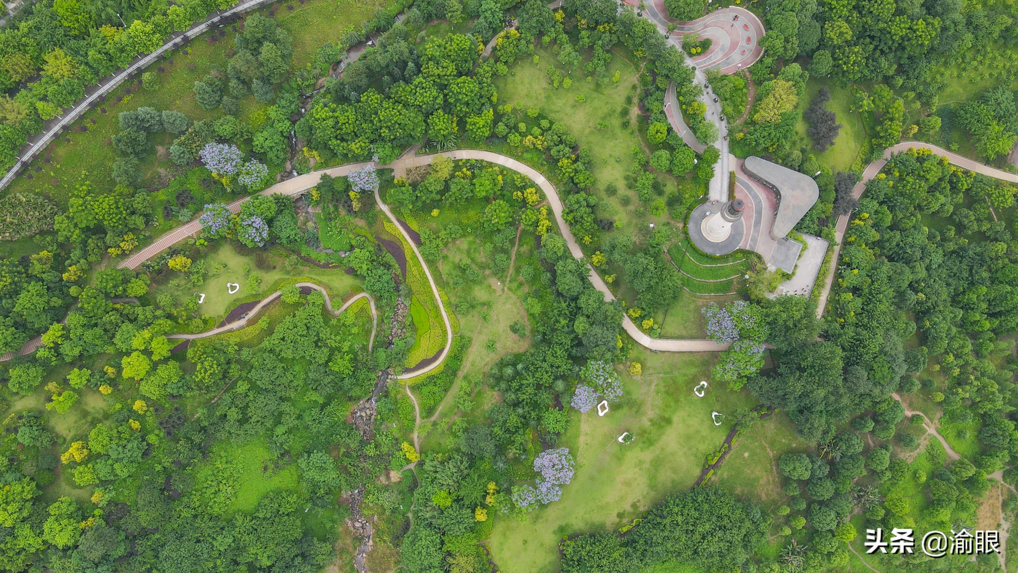 大竹林跟双碑、井口只隔着一条嘉陵江，但是风景大不一样