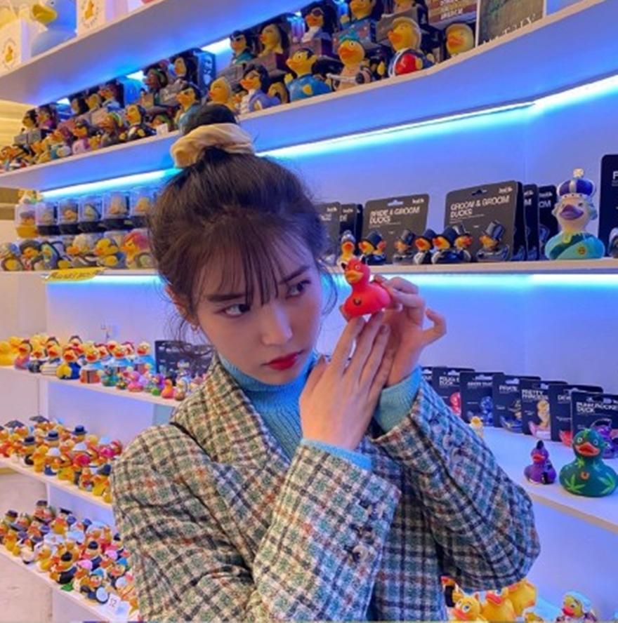 iu晒最新照片,iu西班牙私服