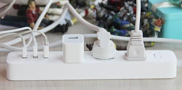 充电器一直插着有什么危害,充电器一直插着有危险吗