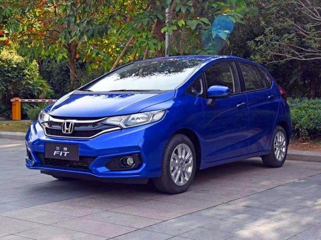 飞度买豪华还是舒适,飞度舒适型和时尚型有什么区别