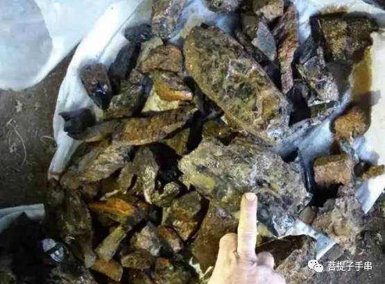 黑蜜蜡手串价格多少钱一克,最贵橘红色蜜蜡多少钱一克