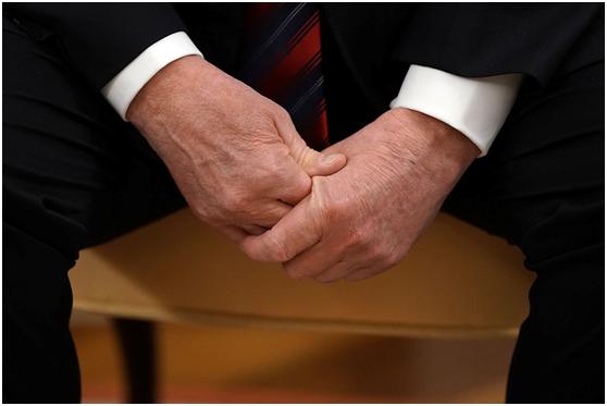 我伸出手，他却把我拒之门外，特朗普的洁癖有多严重？