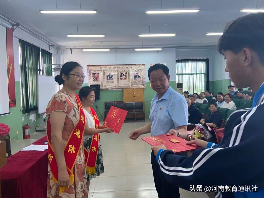 岁月如歌情怀依旧退休老师欢送会,岁月如歌退休教师欢送会