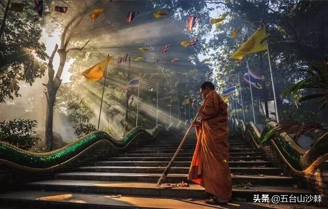 小年吃灶糖拜灶王,小年祭灶神吃麻糖