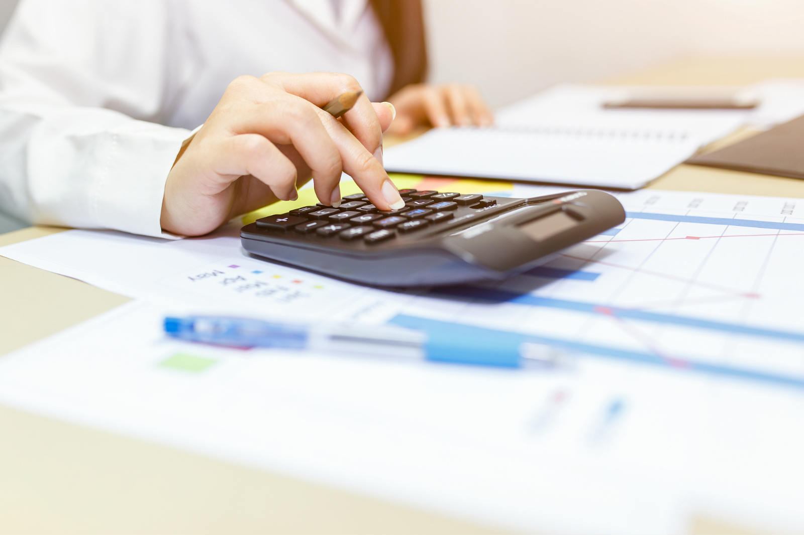 车夫妻俩人开怎么买保险,夫妻俩开同一车需要分开买保险吗