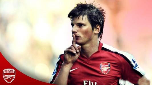 欧洲杯形象大使之阿尔沙文！四分钟两球胜荷兰，上演沙皇登基