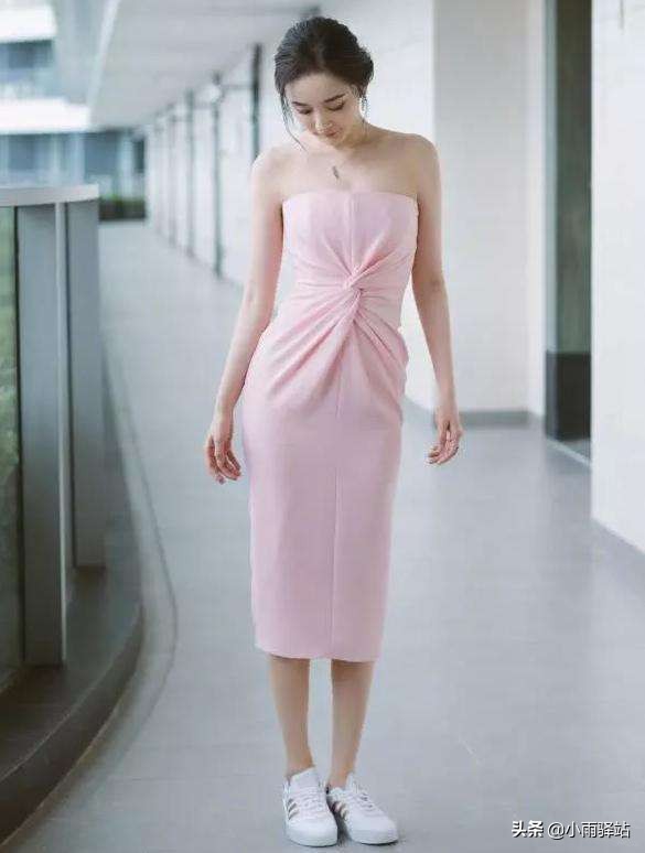 杨幂不愧是大幂幂穿搭,杨幂浴巾裙