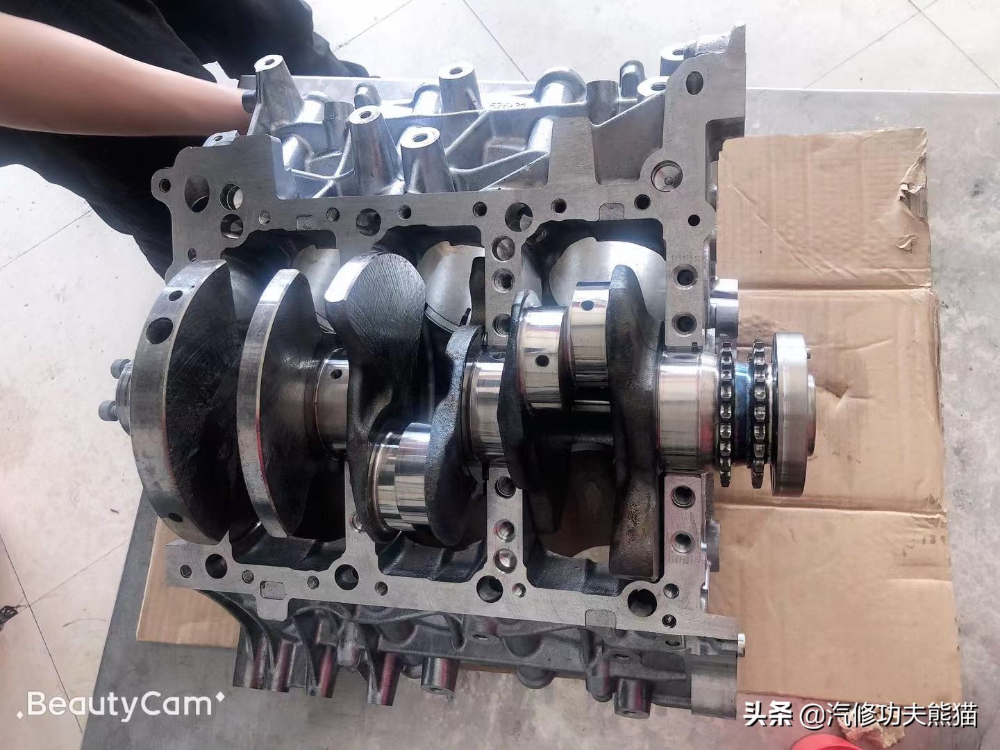 奥迪a8烧机油吗48v轻混,奥迪a8烧机油一千公里烧0.5正常吗