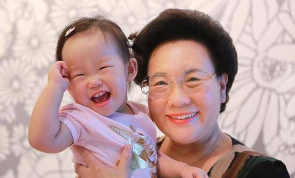 秦昊伊能静女儿米粒现在长啥样了,秦昊伊能静女儿小米粒