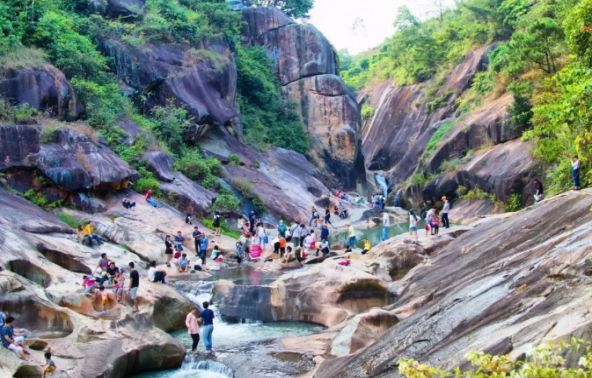 羞羞的铁拳泳池取景,潮州绿岛山庄景区