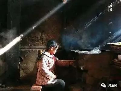 柴火不熄，冬天的温暖记忆。