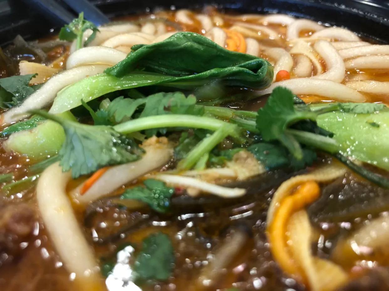 郑州哪里的土豆粉最好吃,郑州高新区最好吃的砂锅土豆粉