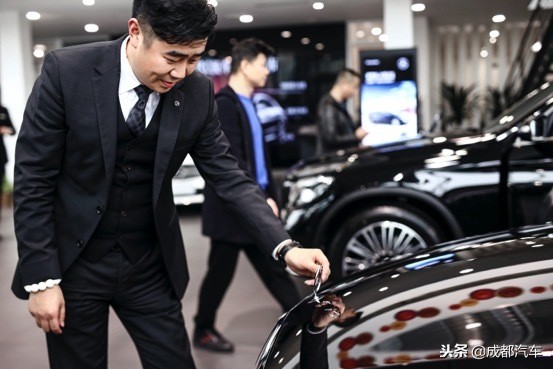 做服务，温度就要刚刚好访梅赛德斯-奔驰四川华星锦业总经理淡刚