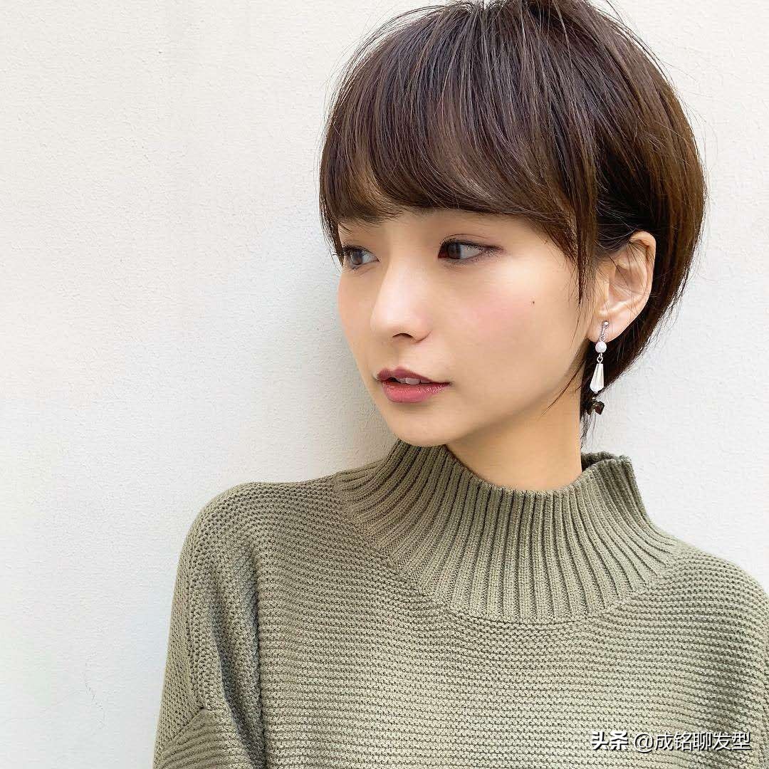 短发发型对蓬松感要求比较高,短发蓬松毛躁适合什么发型
