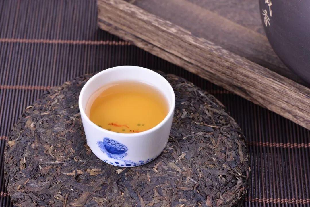 铁饼普洱茶那么硬，到底怎么才能撬开？