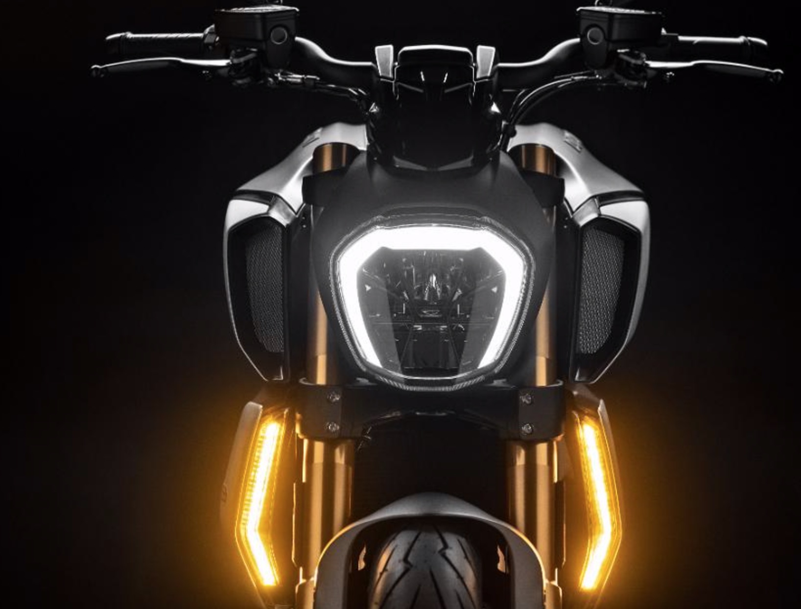 杜卡迪全新巡航版大魔鬼xdiavel,杜卡迪大魔鬼xdiavel版是自动挡吗