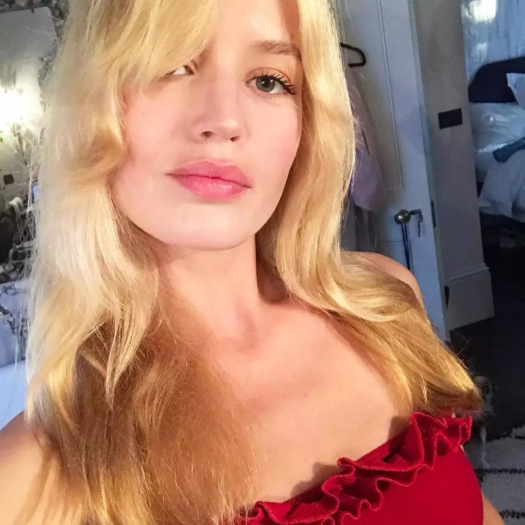 天天敷面膜为什么脸上还是起皮,敷面膜的时候皮肤刺痛是什么原因