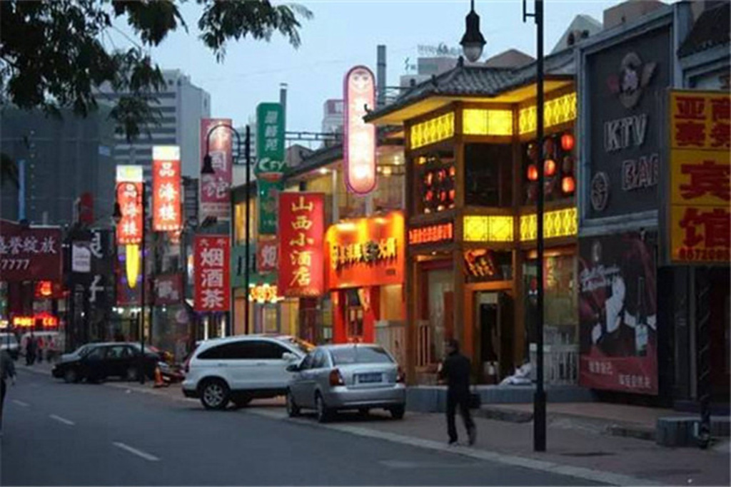 青岛云霄路美食街,青岛黄岛附近美食街