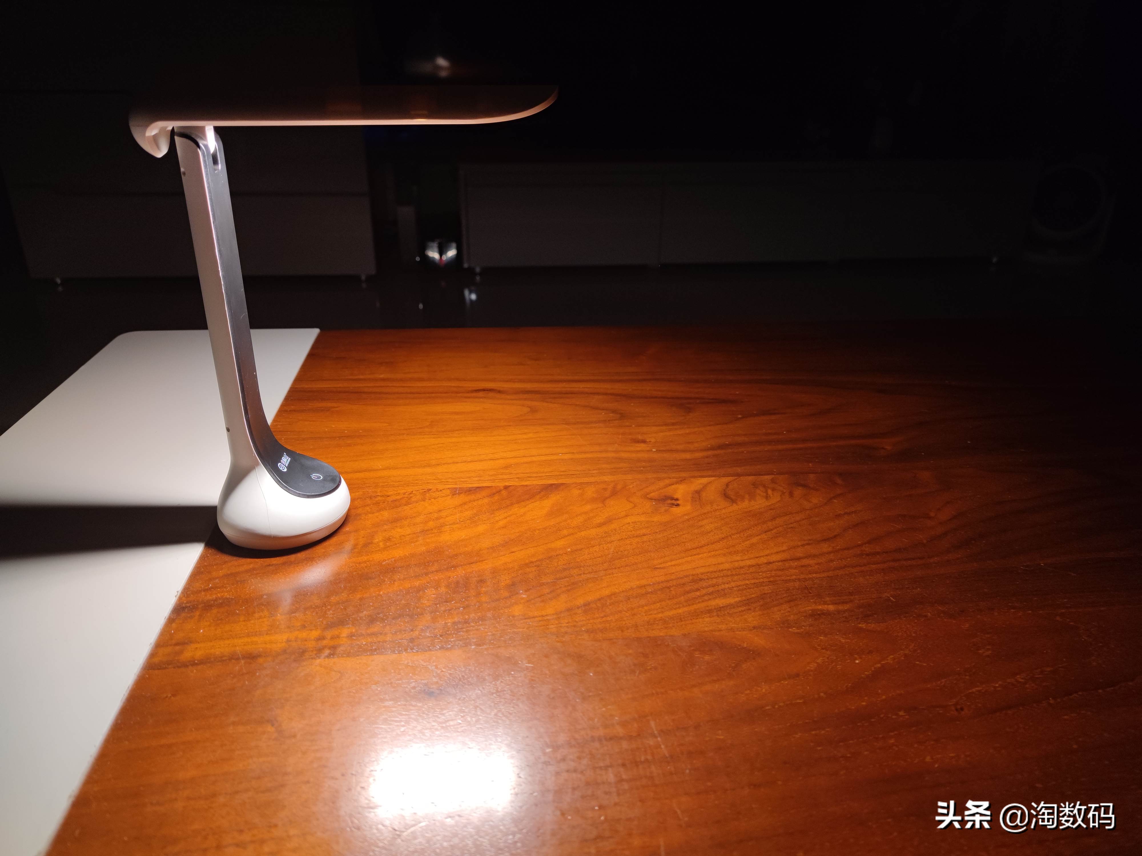 国货内卷无情：￥13块钱的3色温2400mAh充电式触控台灯开箱晒个单