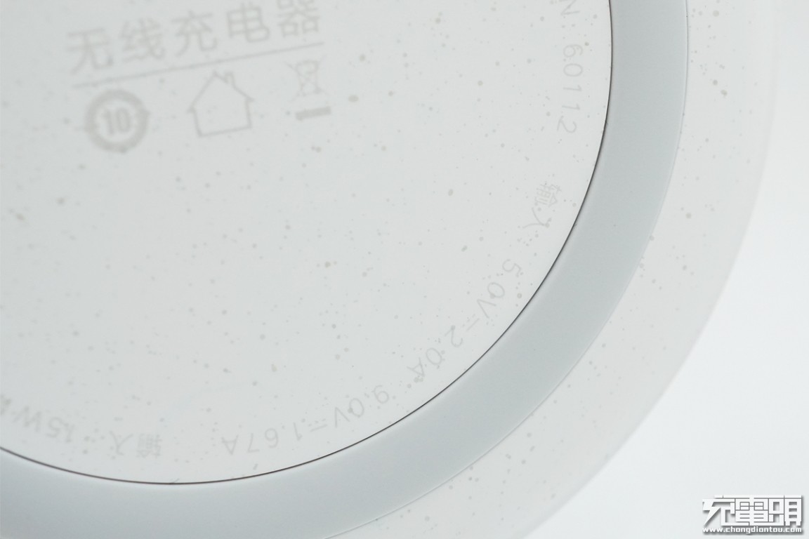 绿联无线充电宝拆解,绿联30瓦充电器拆解