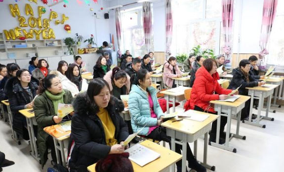 瀹濆鐐瘜,瀹堕暱鍦ㄧ兢閲岀偒瀵岃鑰佸笀瀚屽純