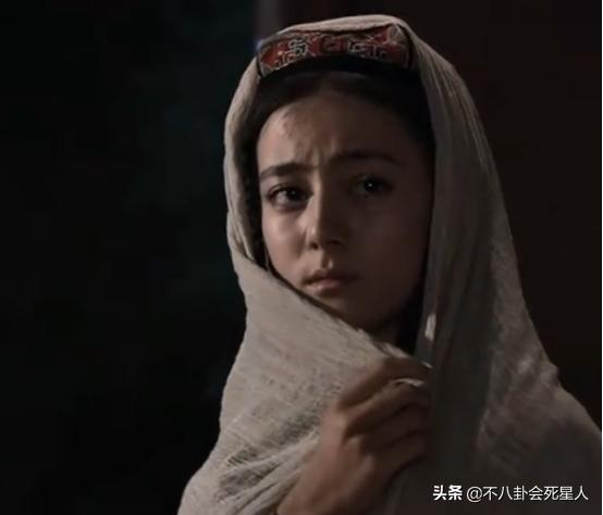 迪丽热巴靠颜值撑起来的造型,迪丽热巴刚出道与现在的对比照