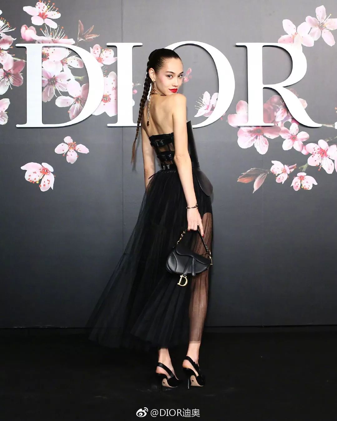 他家口红卖爆了！被套路的你还傻傻以为是“口红效应”……