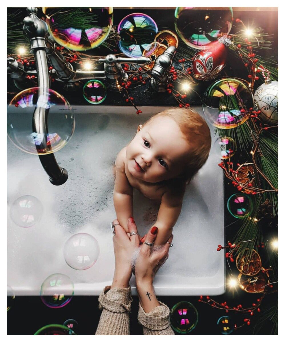 宝宝突然一洗澡就哭是怎么回事,宝宝洗澡哭得可伤心了