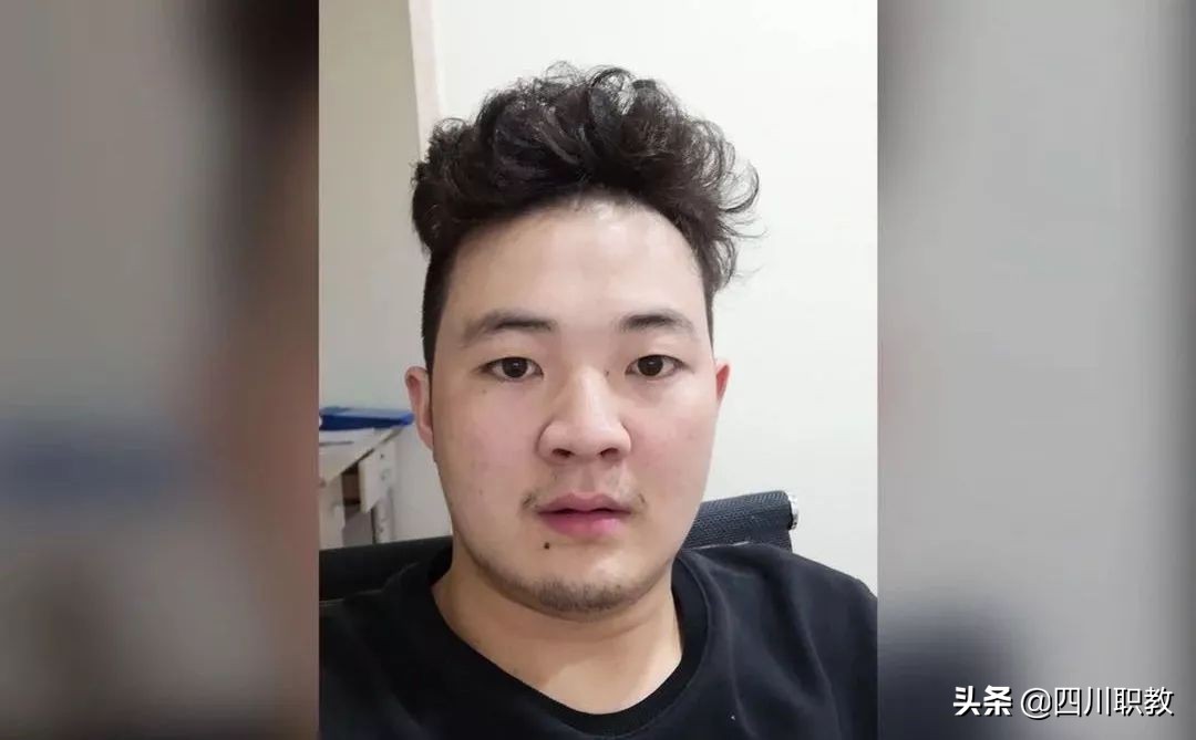 他从四川唯一的中医药高等专科学校毕业，短短几年升任住院总医师