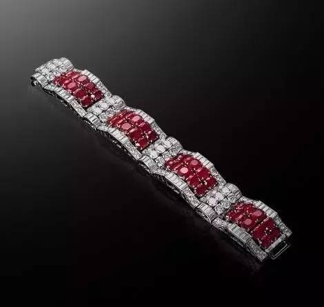 英国历史上最禁断的爱恋：国王退位，只为与她成婚