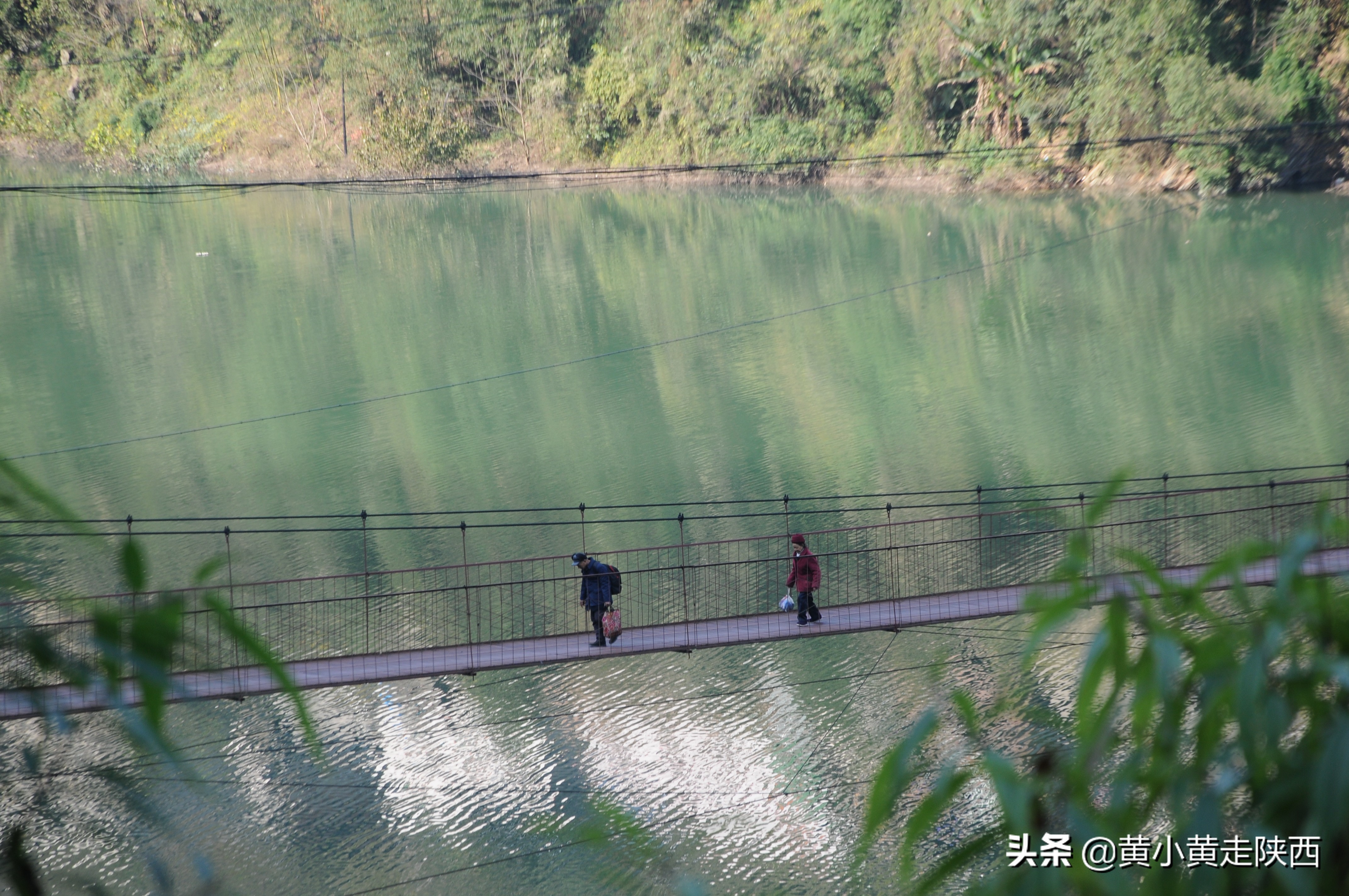 陕*藏西**了座“湘西小城”,人们一出门就爬坡,坐船比走路多