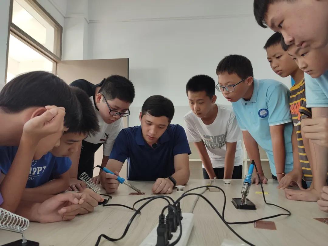 初中生的科技热情怎么点燃？位于大湾区的这所学校开设了这门课