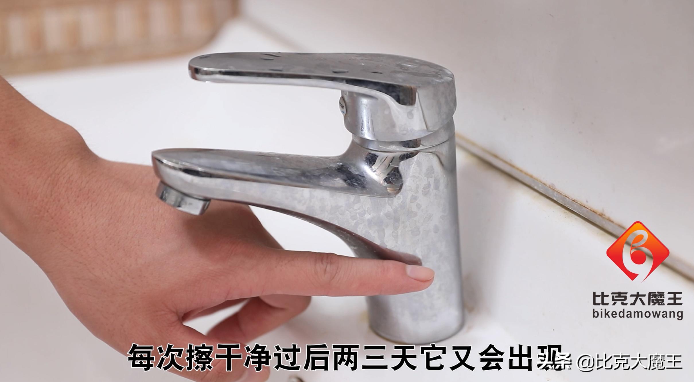 洗澡间的玻璃水垢怎么清洗,浴室玻璃水垢擦不掉怎么办