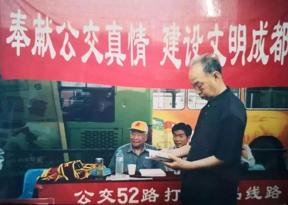 成都52路公交路线,快速公交51路