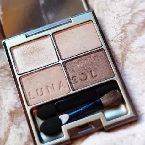 到底是什么神仙眼影盘，能让戚薇用到铁皮