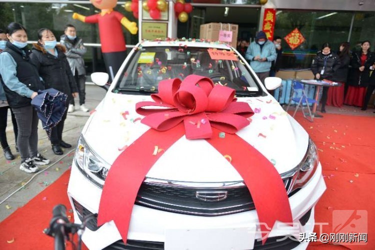 中奖汽车开回家！群光电子为留吴员工过年送大礼